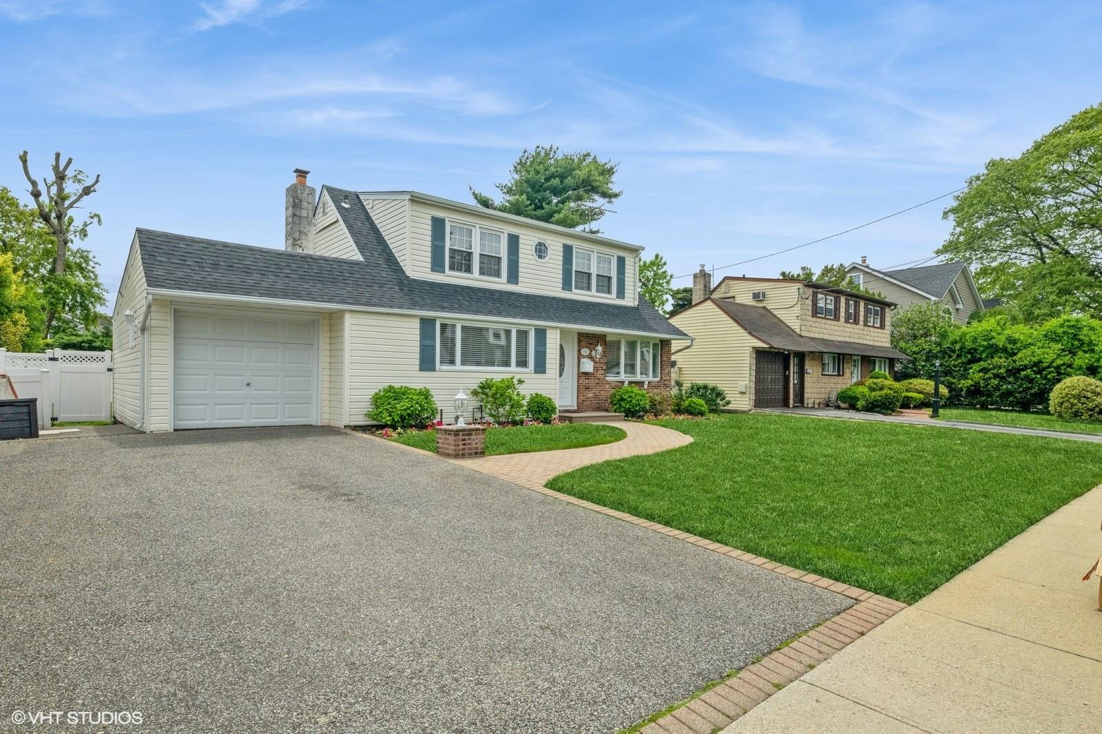150 Arthur Street, Massapequa Park, New York image 1