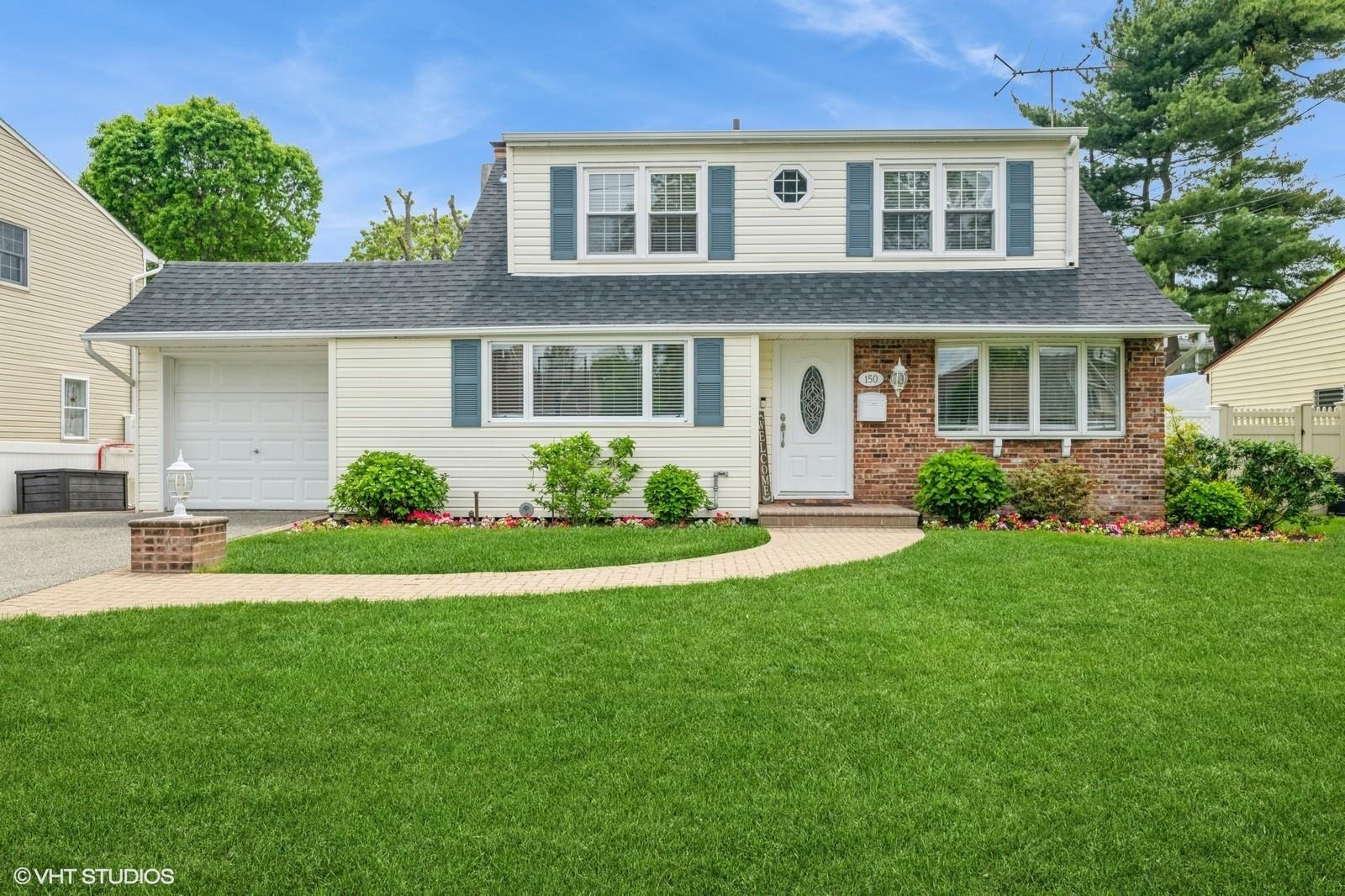150 Arthur Street, Massapequa Park, New York image 3