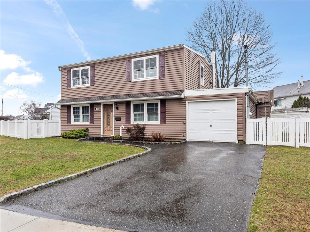 23 Croyden Drive, Massapequa, New York image 1