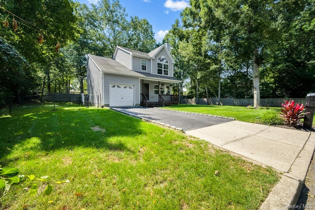 Photo of 10 Iowa Street, Coram, NY 11727 (MLS # 1047980)