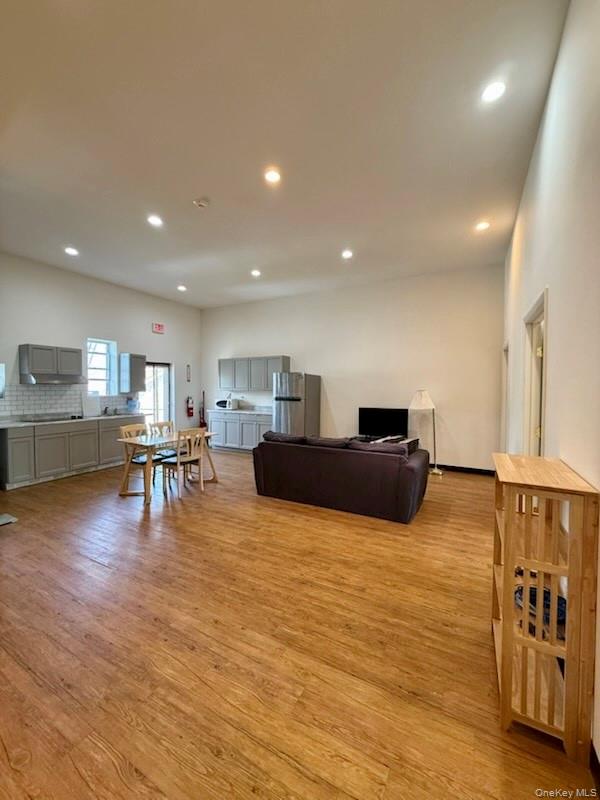 33 W Market Street 2A