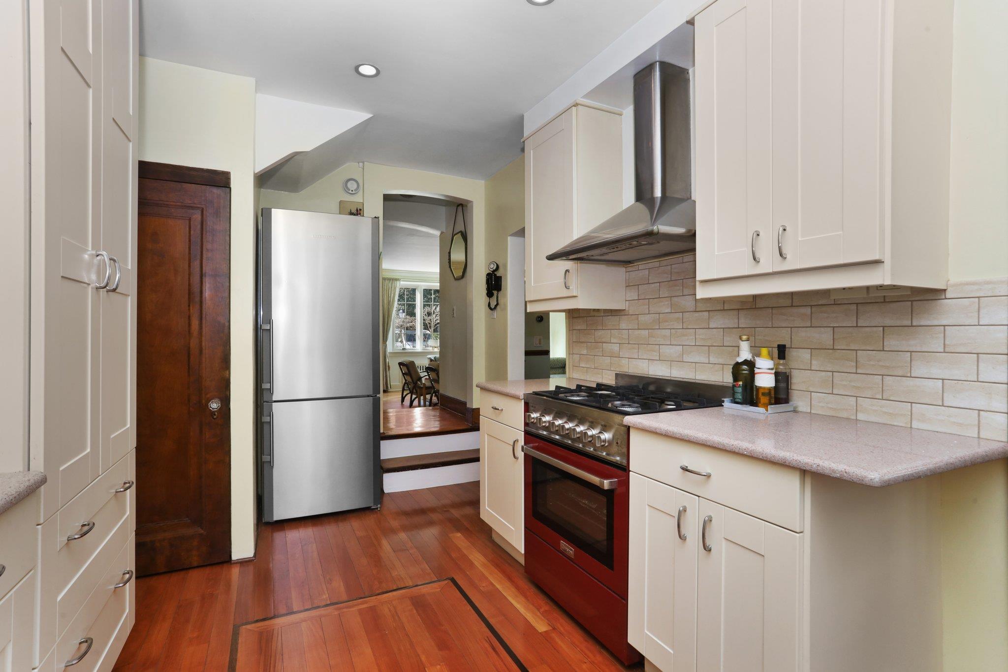 2 Merestone Terrace, Bronxville, New York image 9