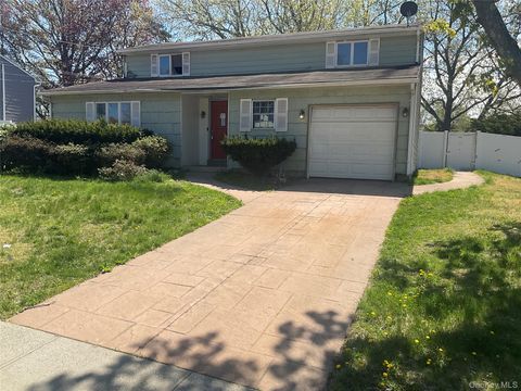 Photo of 6 Monterey Lane, Centereach, NY 11720 (MLS # 989698)