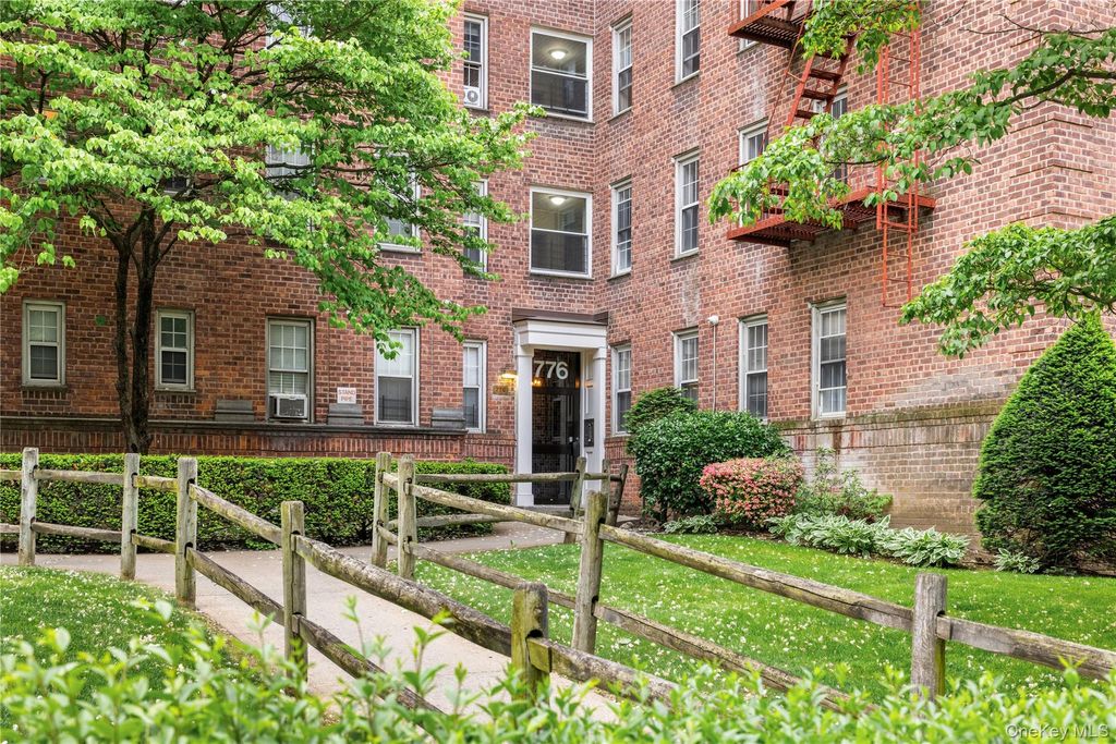 Photo of 776 Bronx River Road #B41, Bronxville, NY 10708 (MLS # 1000227)