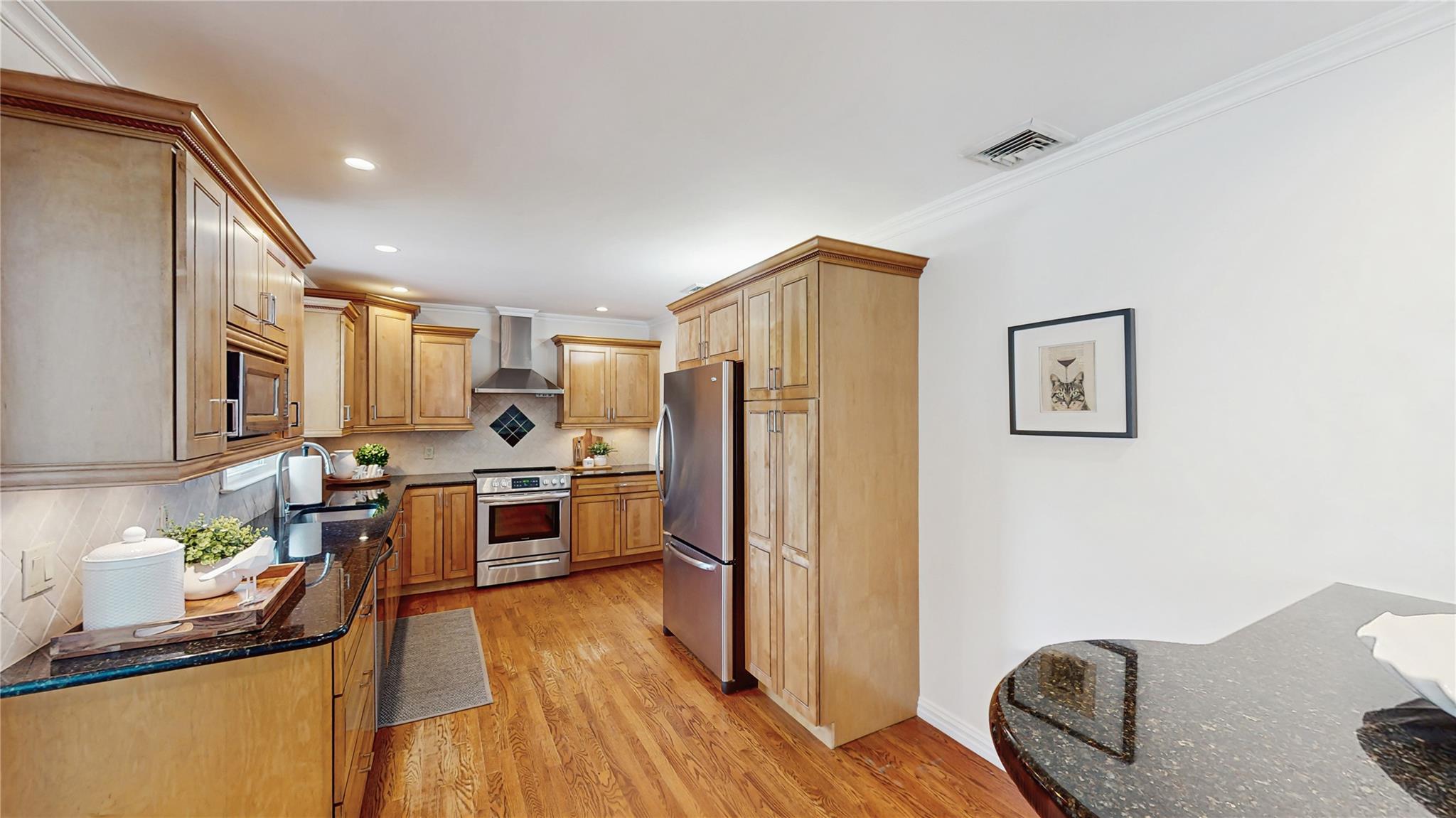7 Brush Place, Huntington, New York image 10