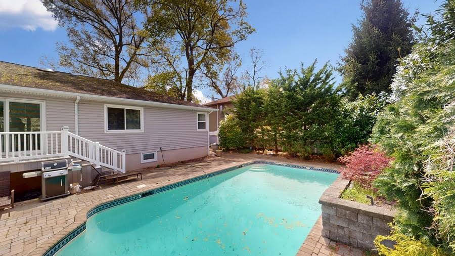 Huntington, New York 11743, United States, 3 Bedrooms Bedrooms, ,2 BathroomsBathrooms,Residential,Active,119847