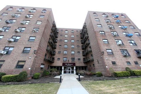 Photo of 87-50 204 Street #B74, Hollis, NY 11423 (MLS # 930991) Photo of 87-50 204 Street #B74, Hollis, NY 11423 (MLS # 930991)