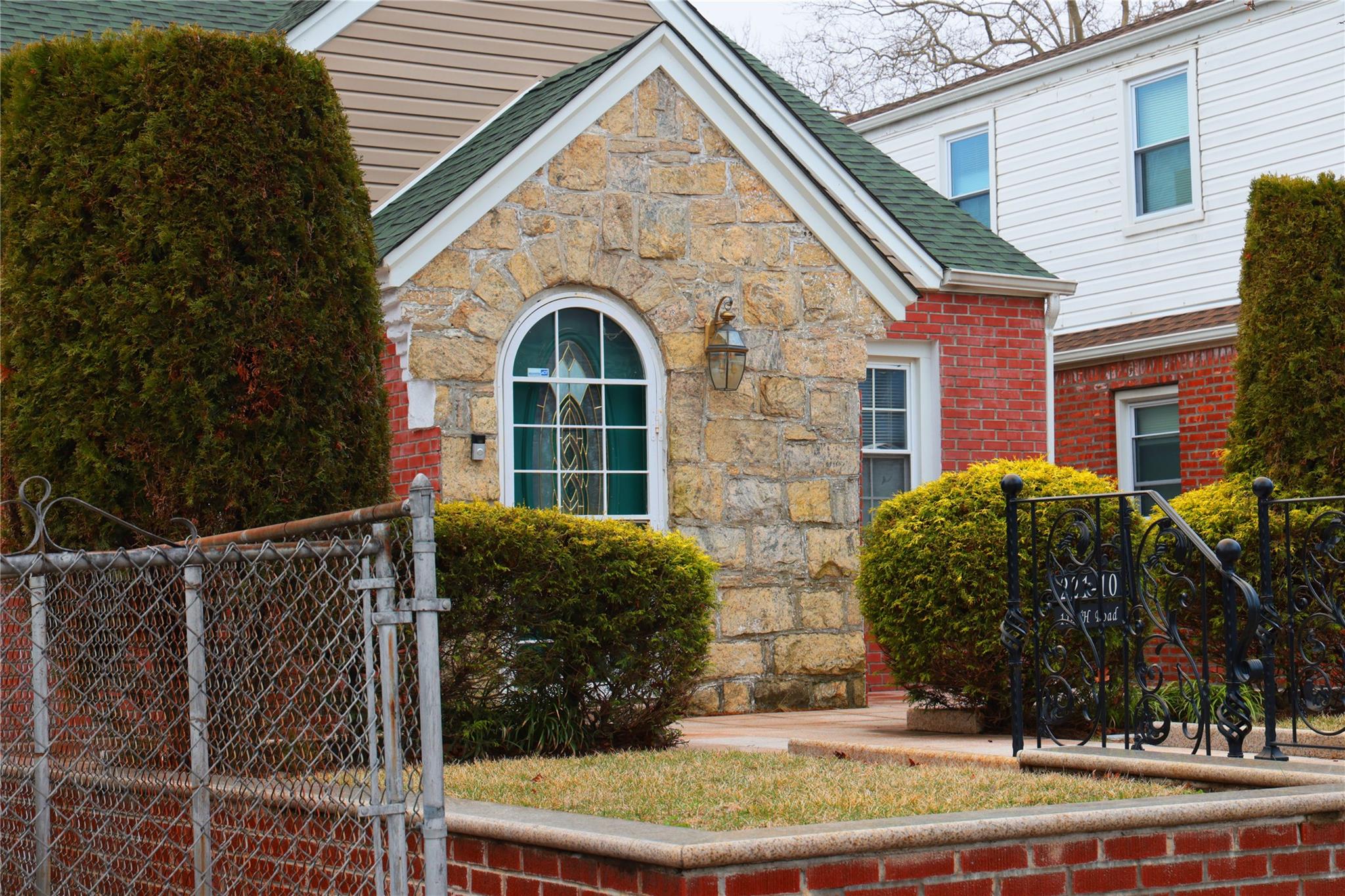 221-10 114th Road Rd, Cambria Heights, New York image 2