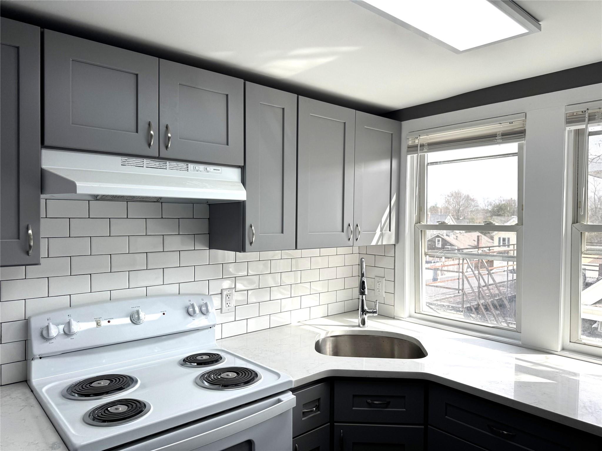 Rental Property at Collegeview Avenue 23-11, Poughkeepsie, New York - Bedrooms: 2 
Bathrooms: 1 
Rooms: 4  - $2,400 MO.