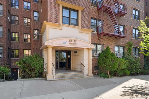 Homes For Sale - 6787 Booth Street #5H<br/> Forest Hills, NY 11375