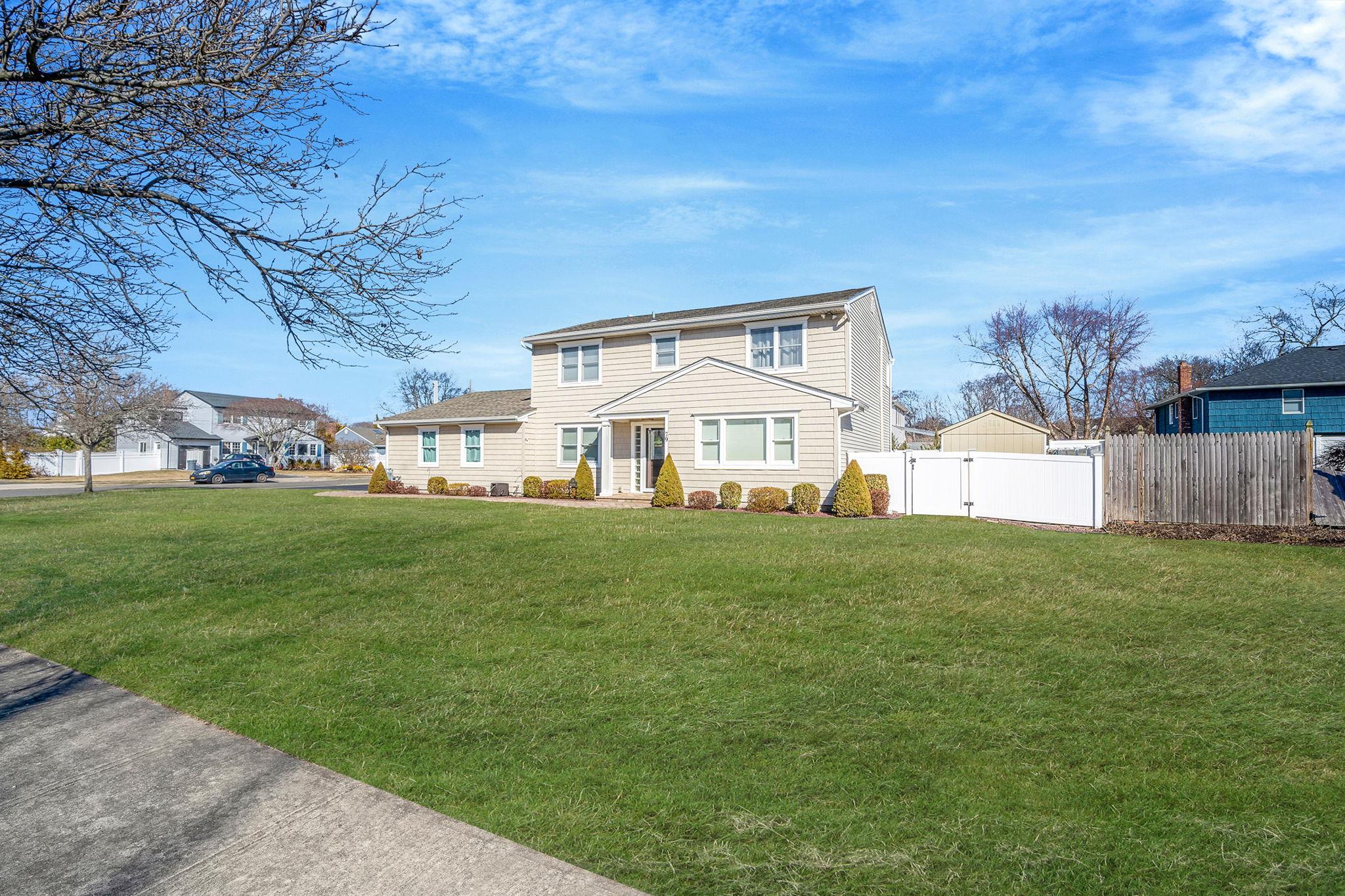 79 Palmer Drive, Sayville, New York image 3