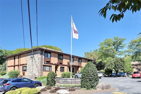 Photo of 1 W Lawrence Park Drive #10, Piermont, NY 10968 (MLS # 917417)