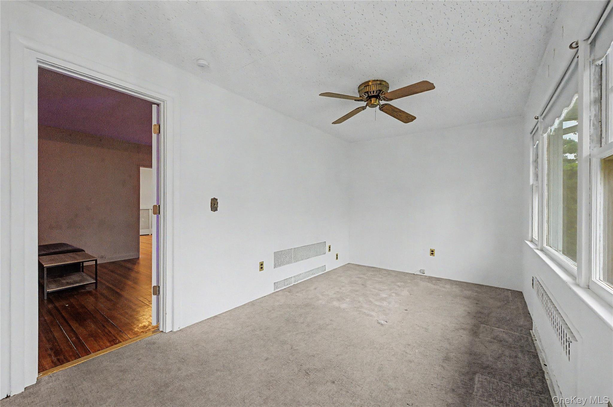 40 Dewey Avenue - Photo 3