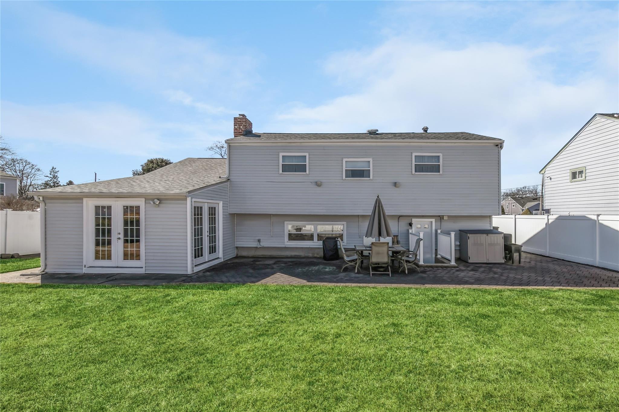 263 E 3rd Street, Deer Park, New York image 28