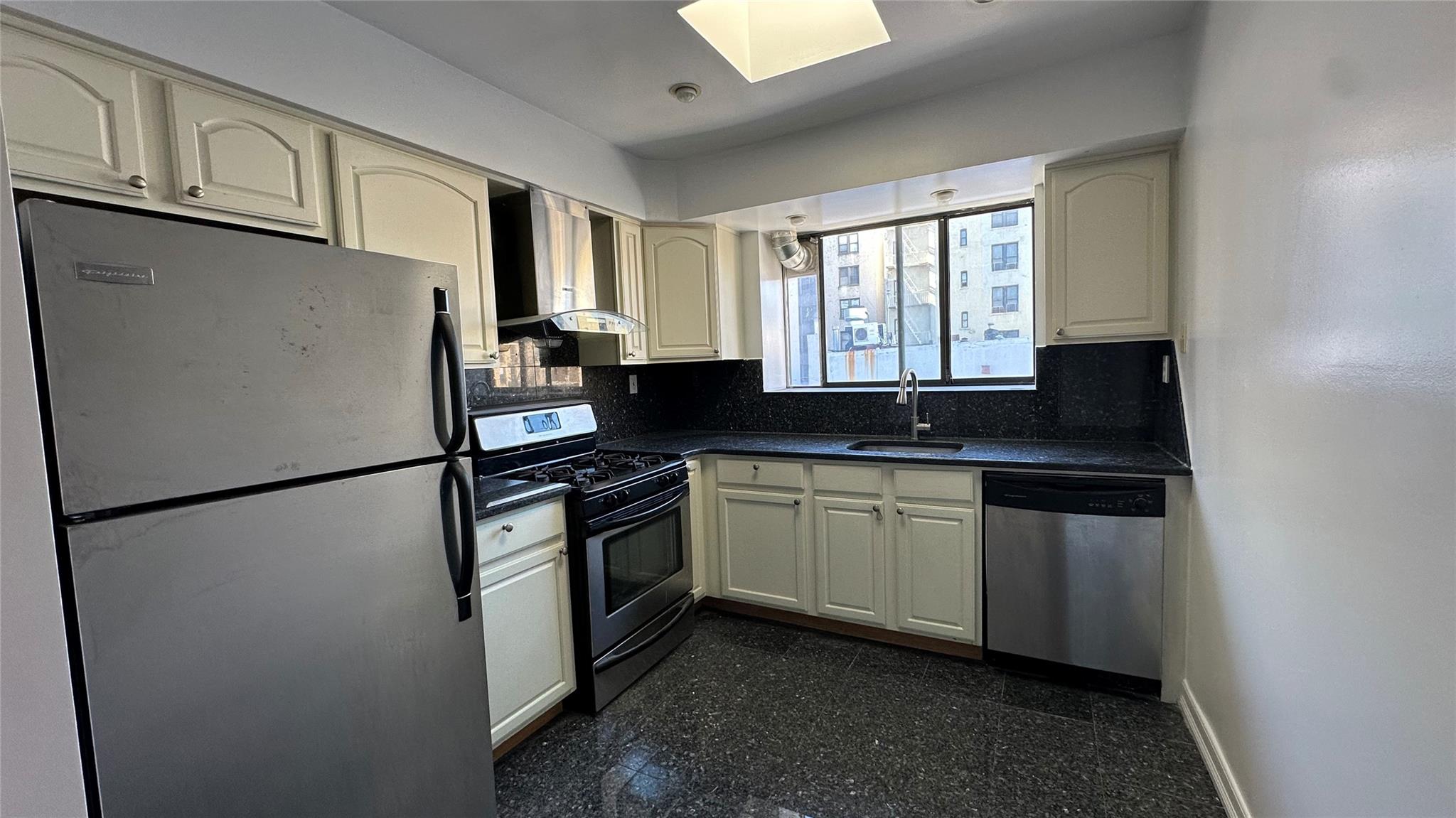 119-40 Metropolitan Avenue #D3, Kew Gardens, New York image 5