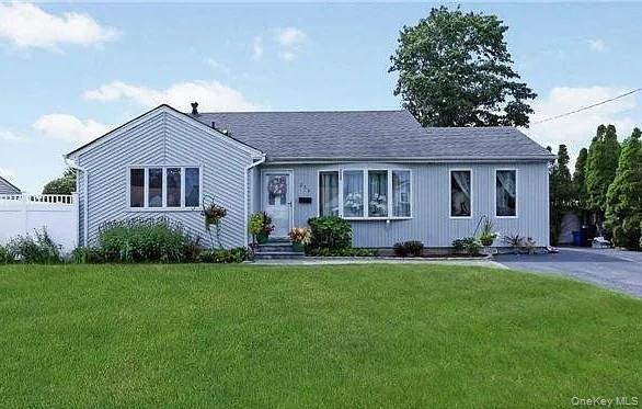 Photo of 258 E 4th Street, Deer Park, NY 11729 (MLS # 1063167)