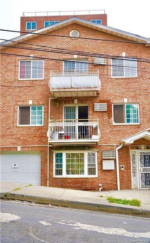 8713 164th Street Jamaica Hills NY 11432