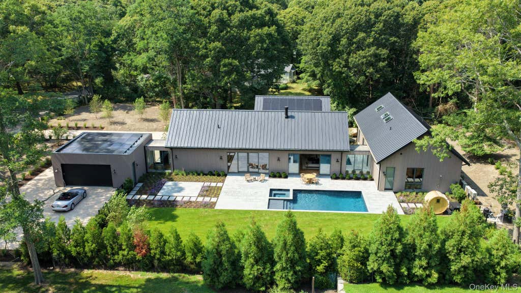Photo of 6 Great Circle Road, Shelter Island, NY 11964 (MLS # 1027086)