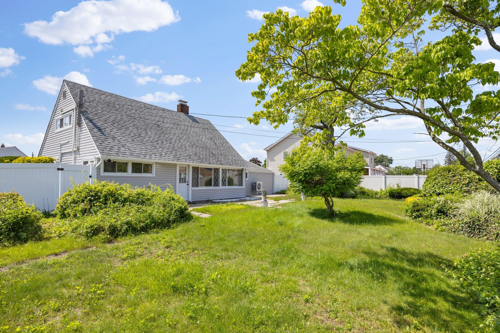 2 Starlight Lane, Levittown, New York image 17