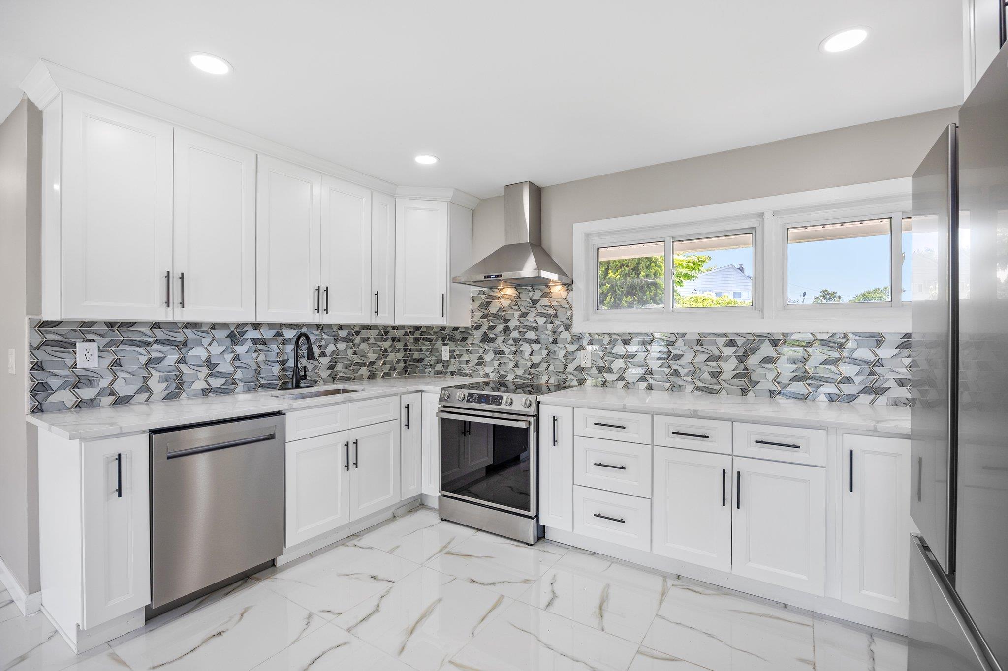 2 Starlight Lane, Levittown, New York image 10