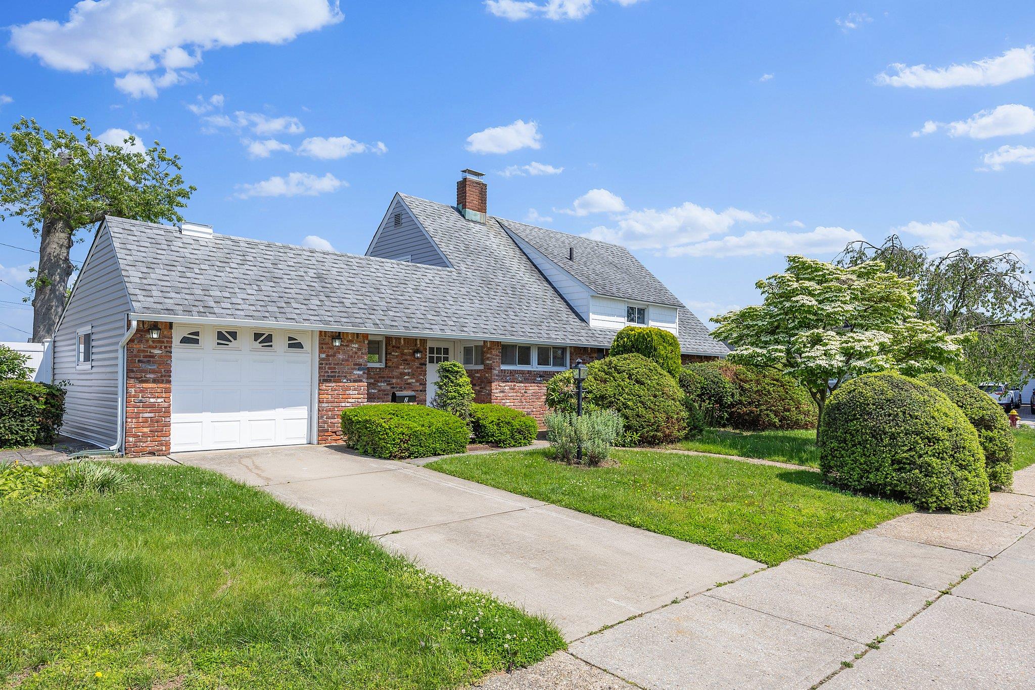 2 Starlight Lane, Levittown, New York image 2