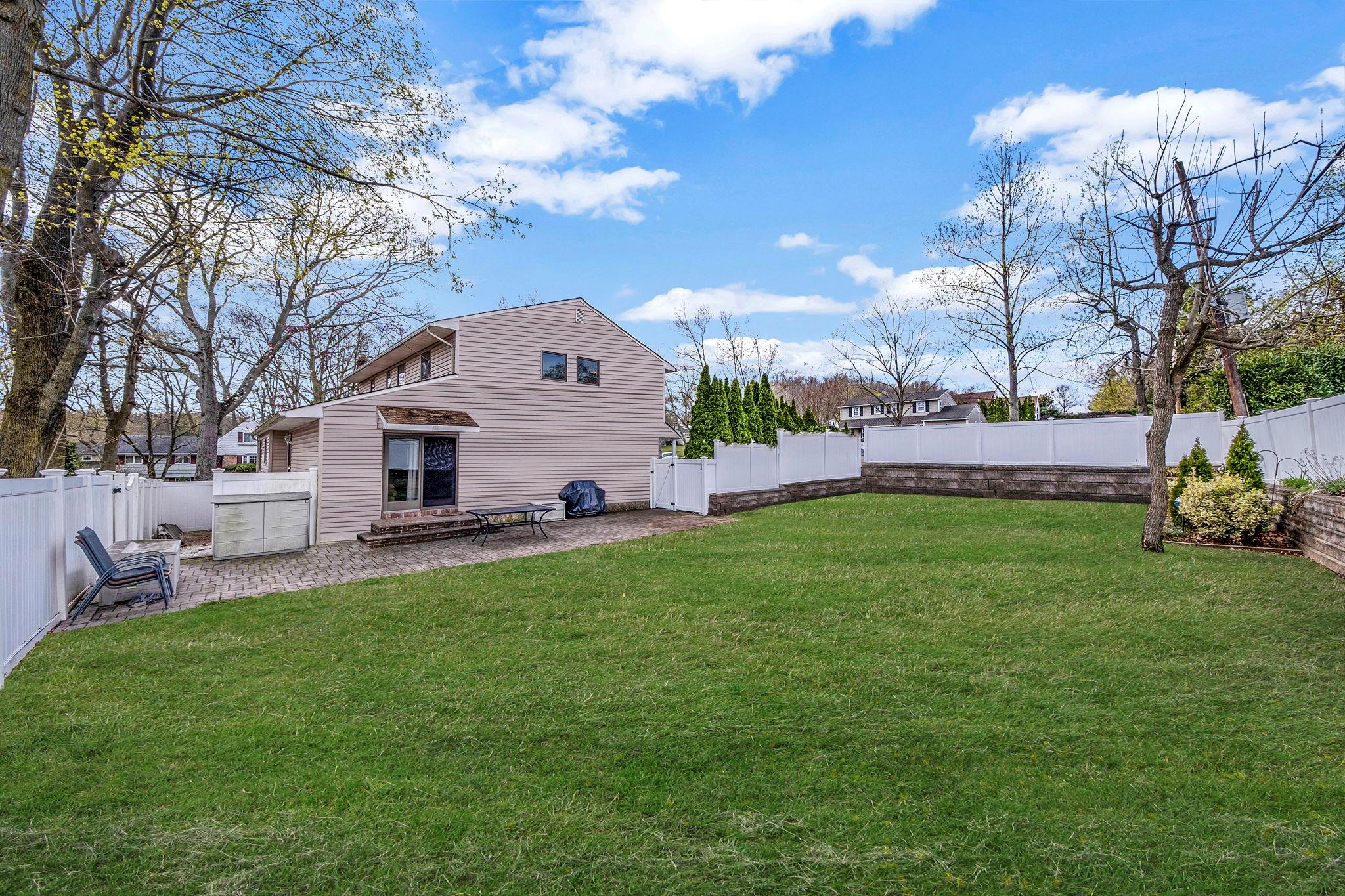 2 Armor Court, Kings Park, New York image 29