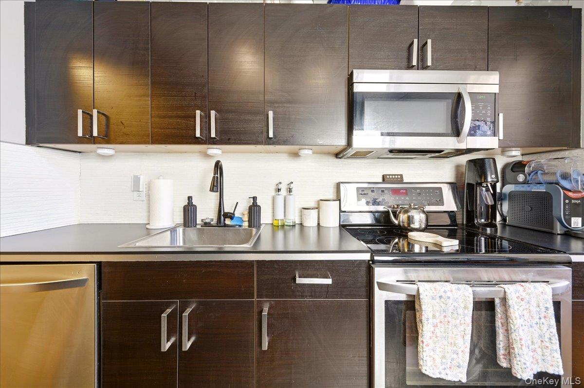 14 Granada Crescent 18