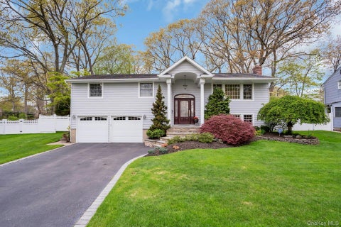 Homes For Sale - 22 Abbey Drive<br/> Commack, NY 11725