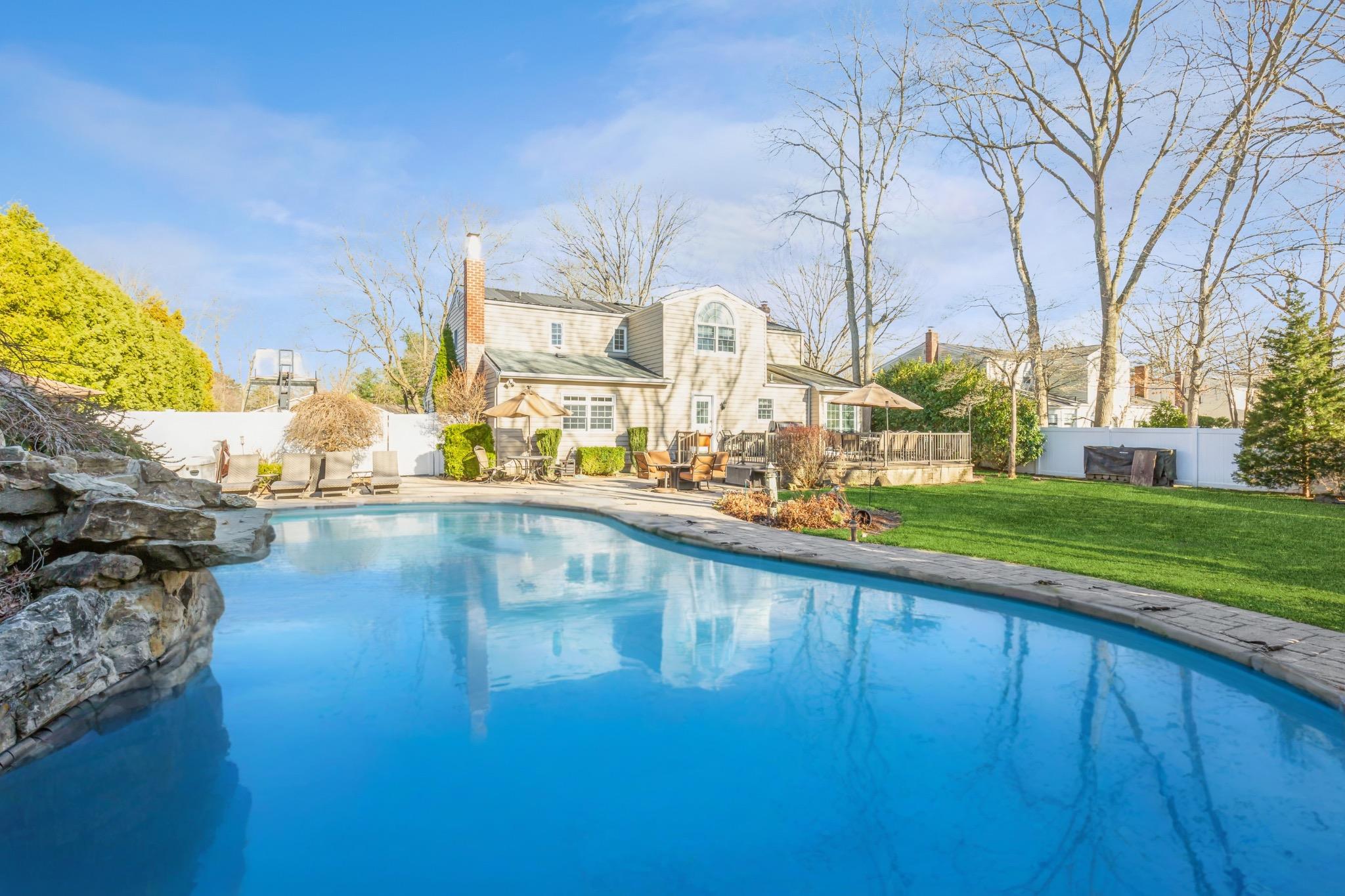 12 Meryl Lane, Nesconset, New York image 5