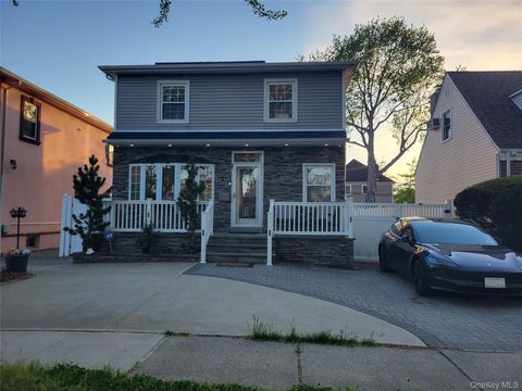 82-30 266 Street Glen Oaks NY 11004
