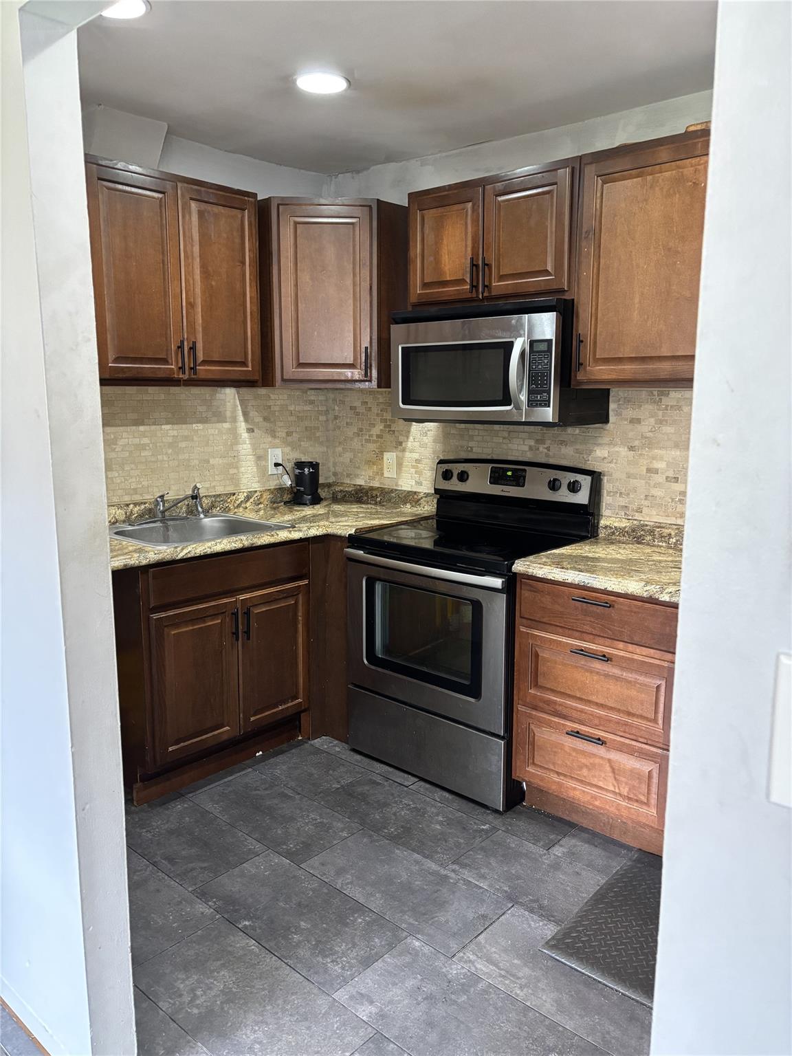 15 Carnaby Street #D, Wappingers Falls, New York image 7
