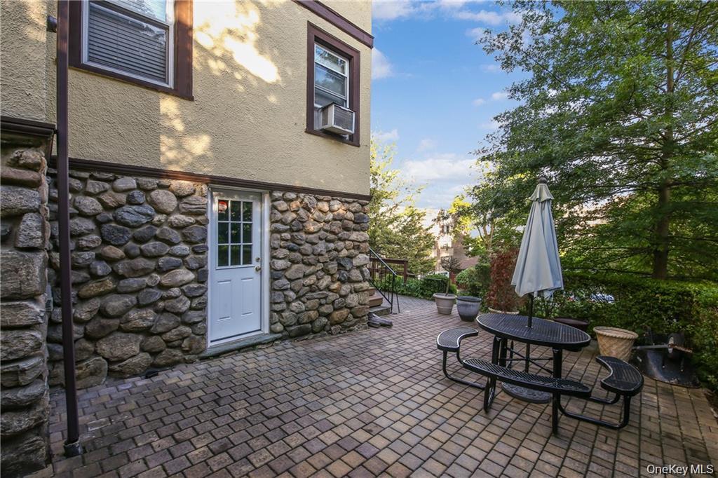 White Plains, New York 10603, United States, 5 Bedrooms Bedrooms, ,4 BathroomsBathrooms,Residential,Active,252721