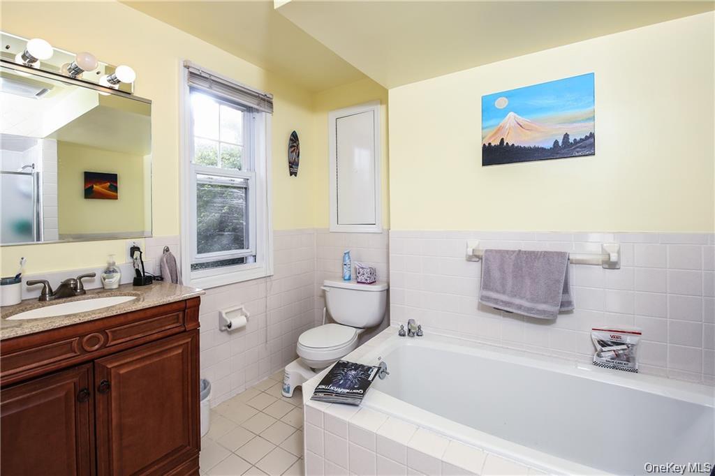 White Plains, New York 10603, United States, 5 Bedrooms Bedrooms, ,4 BathroomsBathrooms,Residential,Active,252721