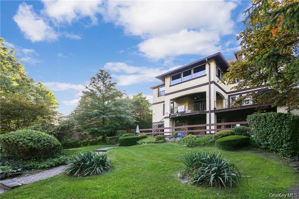 White Plains, New York 10603, United States, 5 Bedrooms Bedrooms, ,4 BathroomsBathrooms,Residential,Active,252721