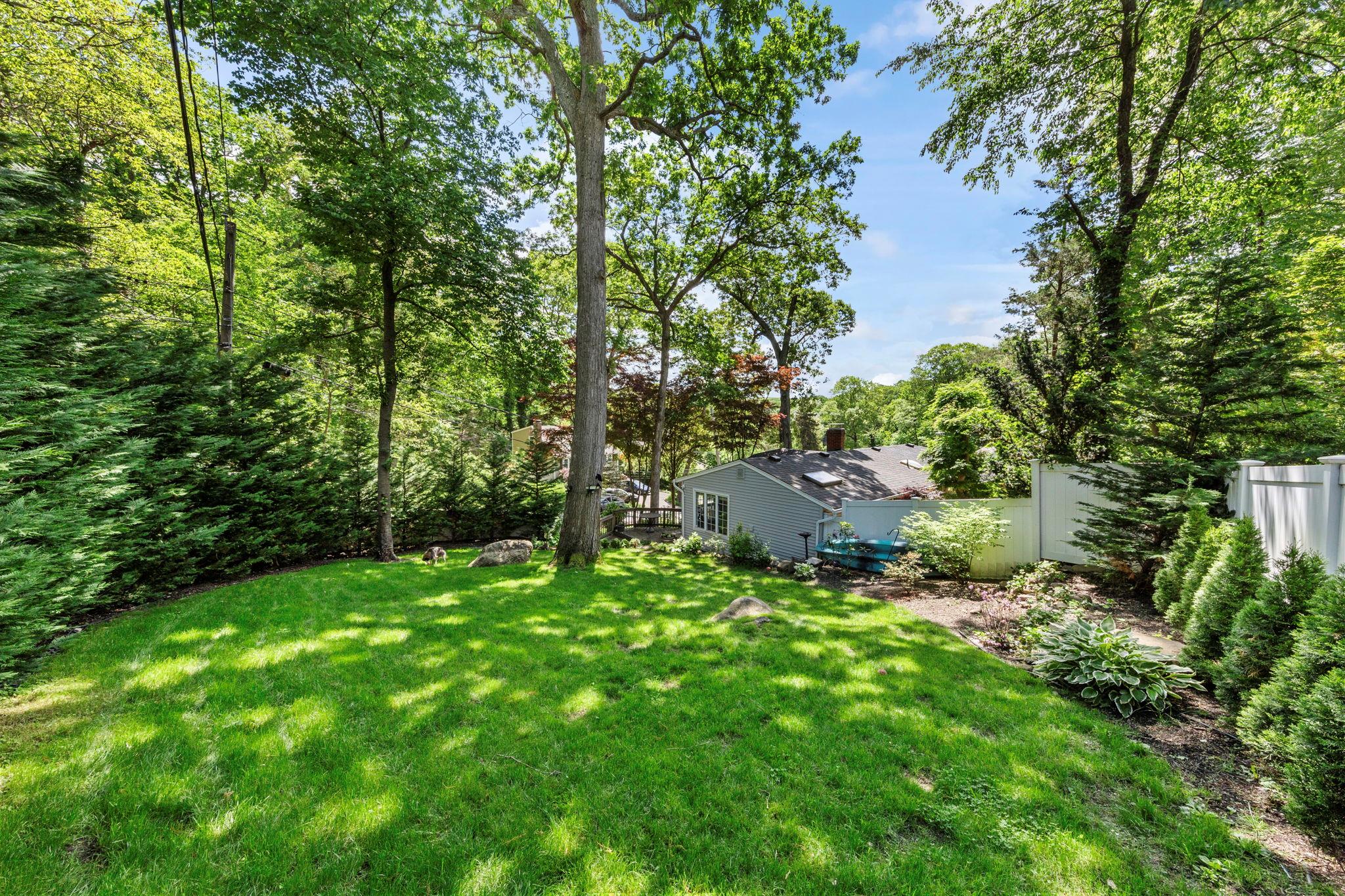 81 Lone Oak Drive, Centerport, New York image 29