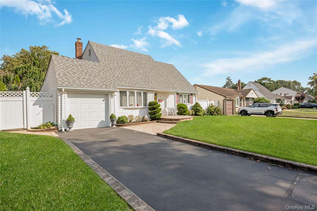 Photo of 9 Linwood Avenue, Farmingdale, NY 11735 (MLS # 1039800)