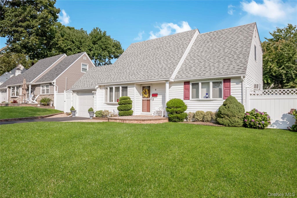 Photo of 9 Linwood Avenue, Farmingdale, NY 11735 (MLS # 1039800)