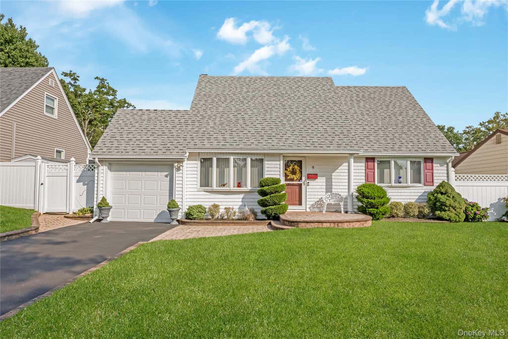 Photo of 9 Linwood Avenue, Farmingdale, NY 11735 (MLS # 1039800)
