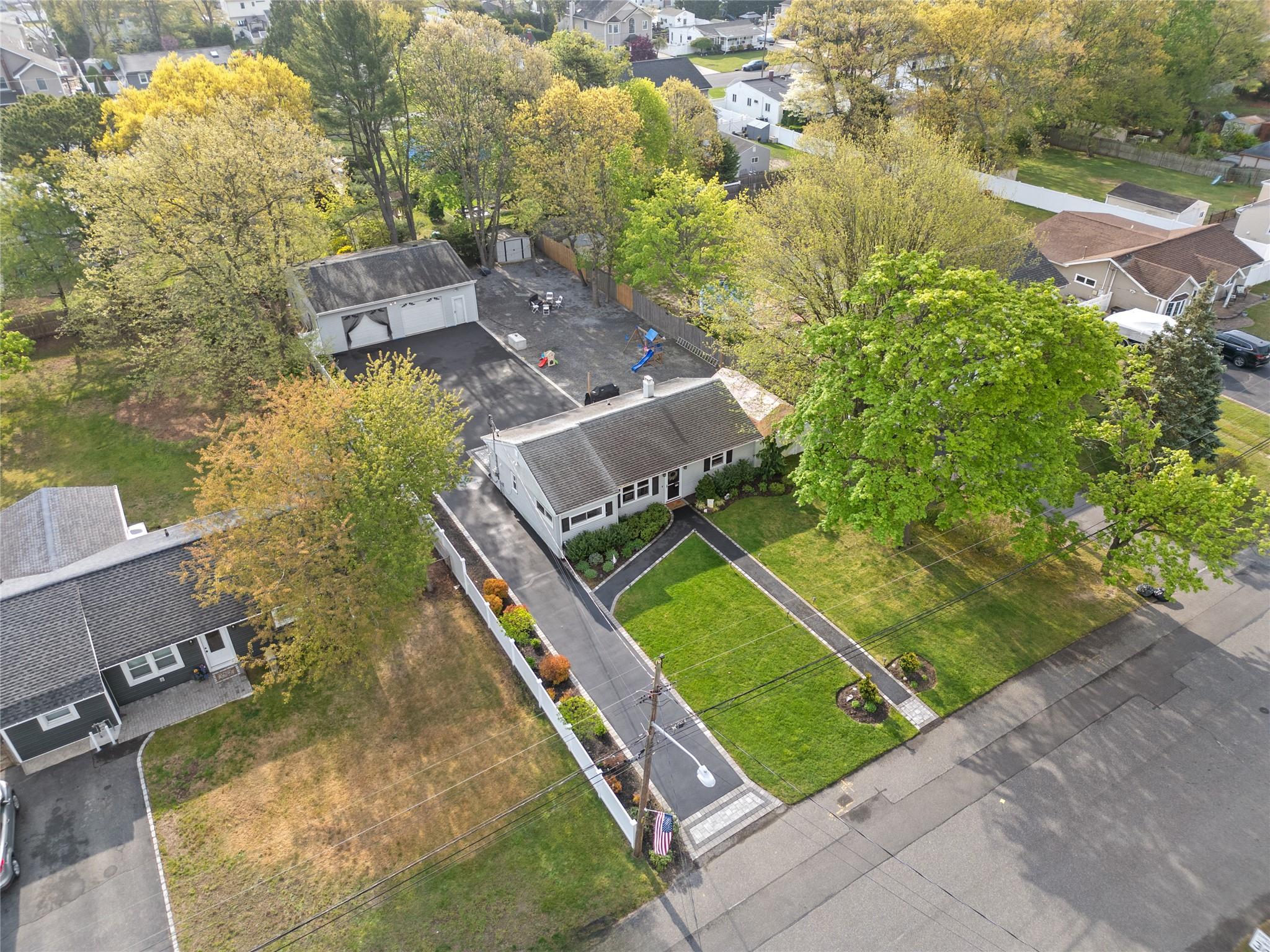 900 Bay Shore Avenue, West Islip, New York image 22
