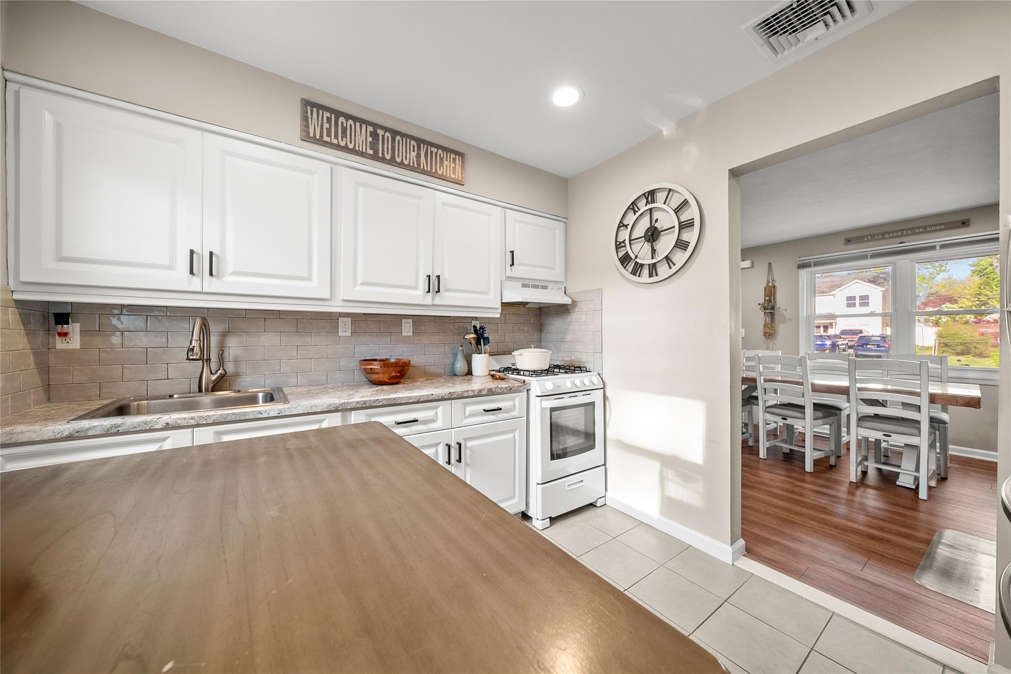 900 Bay Shore Avenue, West Islip, New York image 4