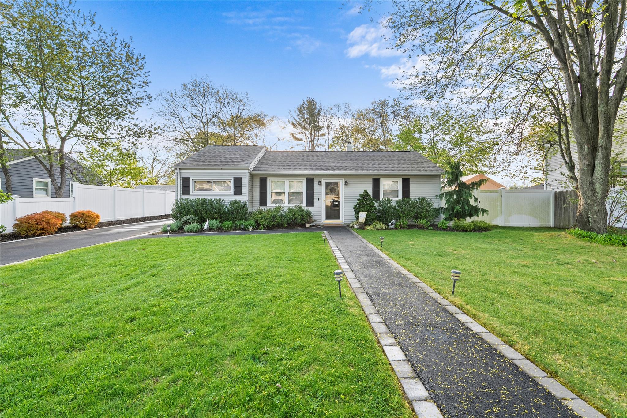 900 Bay Shore Avenue, West Islip, New York image 20