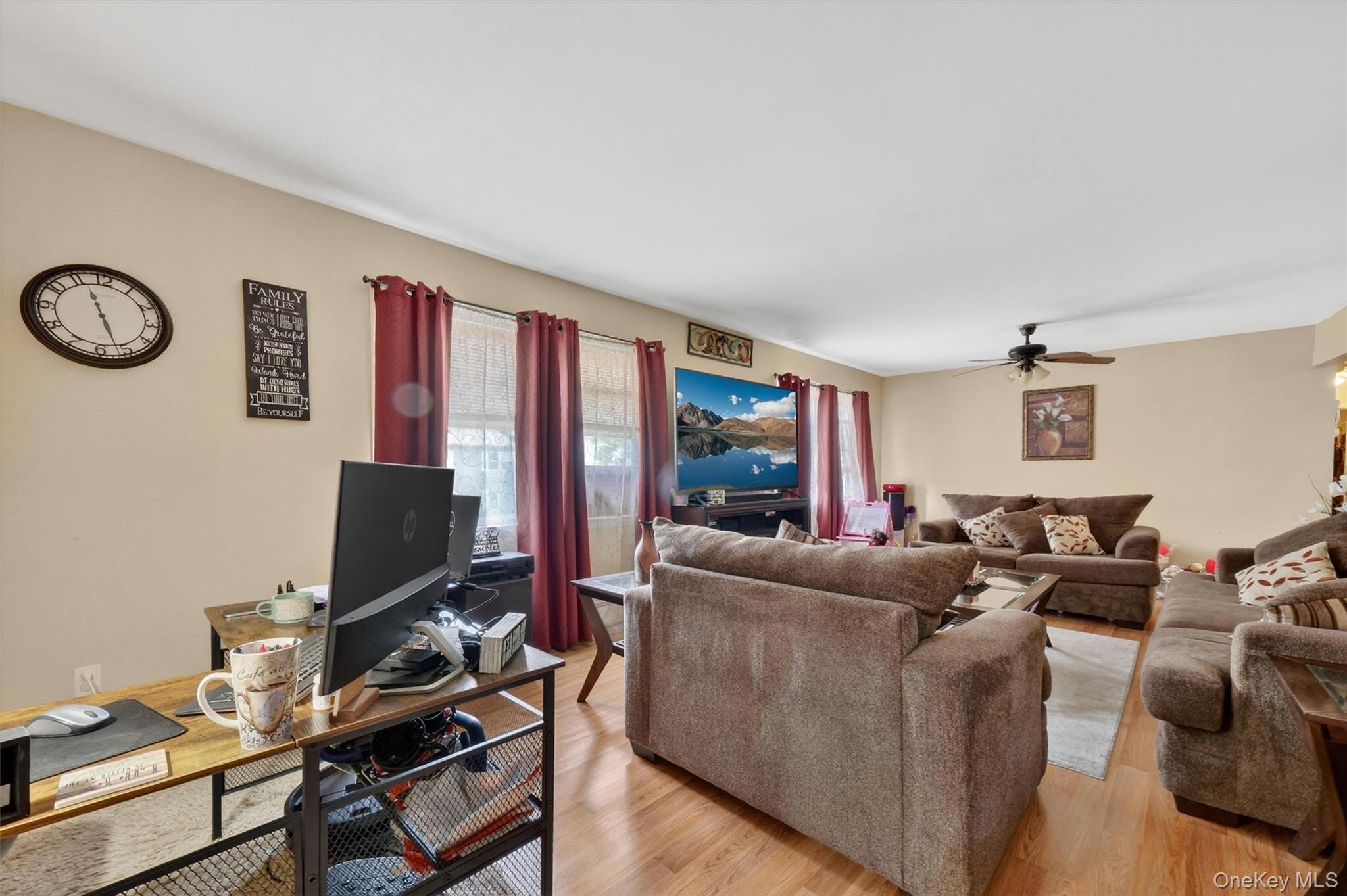 27-28 Williamsburg Drive