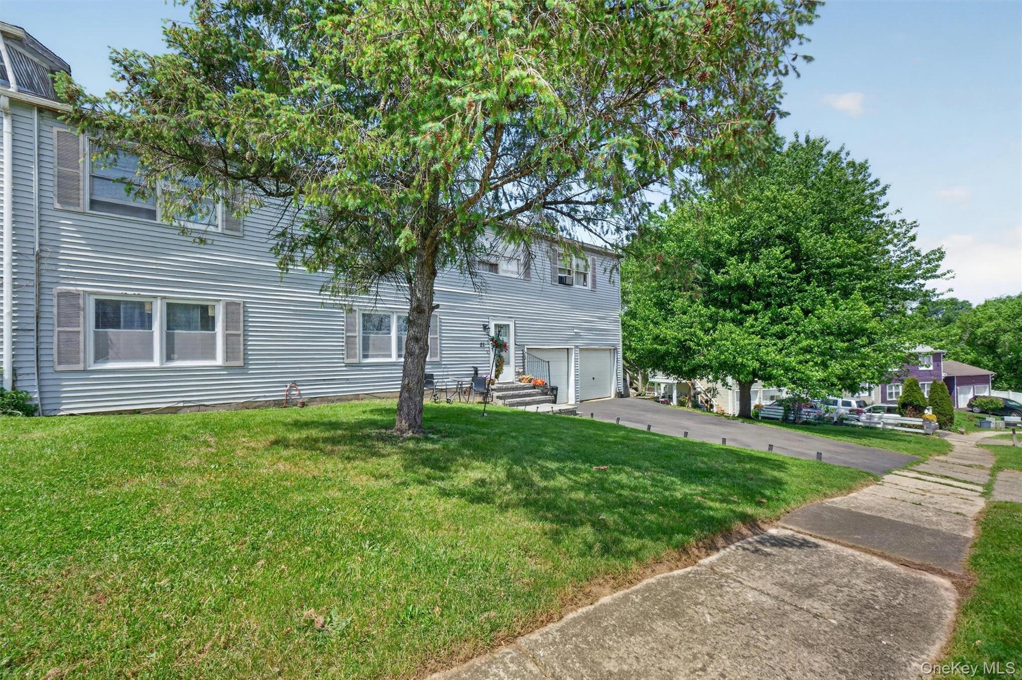 27-28 Williamsburg Drive