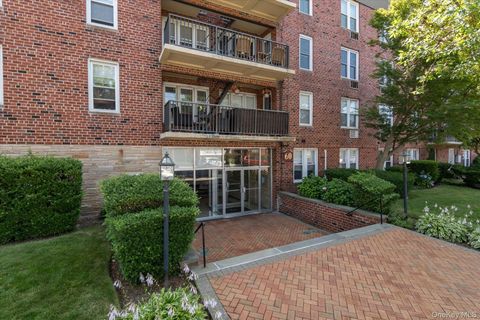 Homes For Sale - 60 Hempstead Avenue #2C<br/> Nassau County, Lynbrook, NY 11563