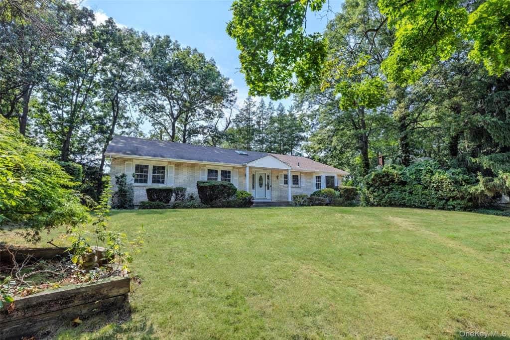 Photo of 2 Erita Lane, Smithtown, NY 11787 (MLS # 1037385)