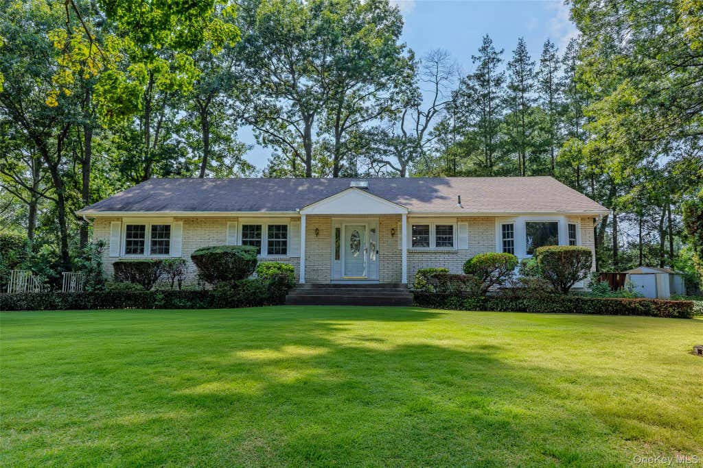 Photo of 2 Erita Lane, Smithtown, NY 11787 (MLS # 1037385)