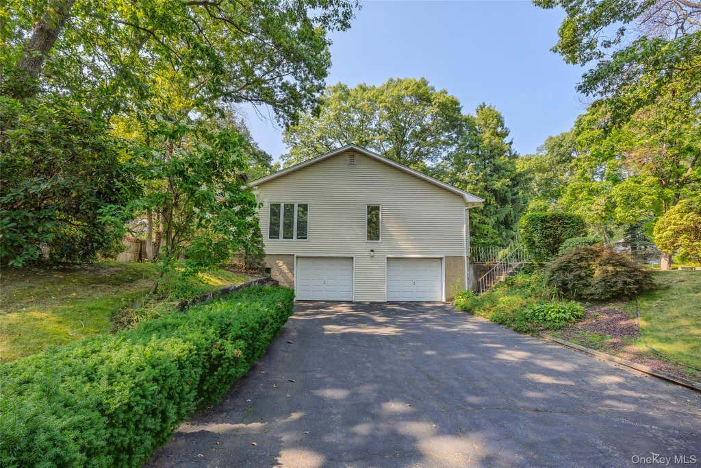 Photo of 2 Erita Lane, Smithtown, NY 11787 (MLS # 1037385)