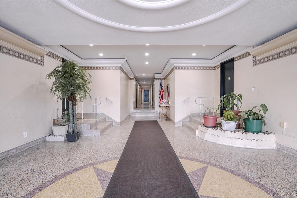 Photo of 345 Bronx River Road #4D, Yonkers, NY 10704 (MLS # 962036)