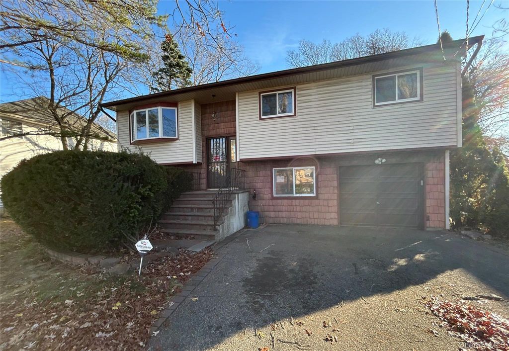 Photo of 461 Skidmore Road, Deer Park, NY 11729 (MLS # 942729)