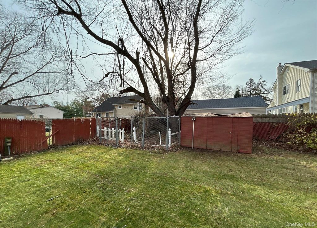 Photo of 461 Skidmore Road, Deer Park, NY 11729 (MLS # 942729)